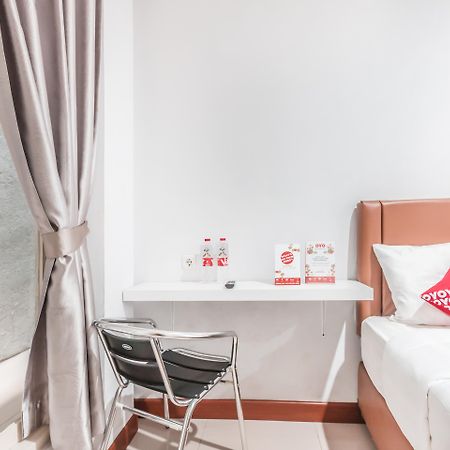 Oyo 1555 Unik Guesthouse Syariah Jakarta Exteriör bild