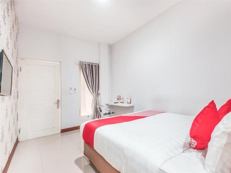 Oyo 1555 Unik Guesthouse Syariah Jakarta Rum bild