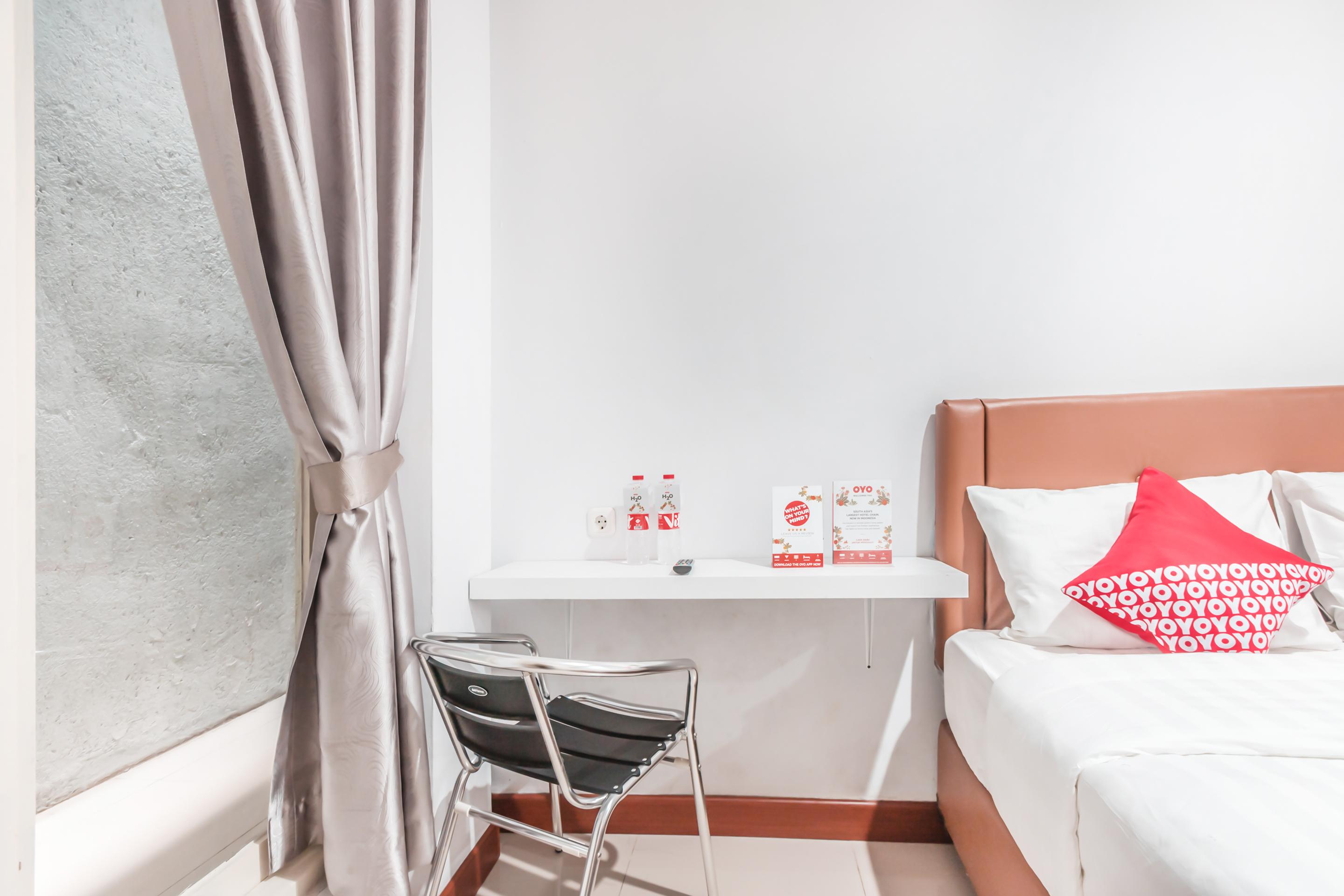Oyo 1555 Unik Guesthouse Syariah Jakarta Exteriör bild