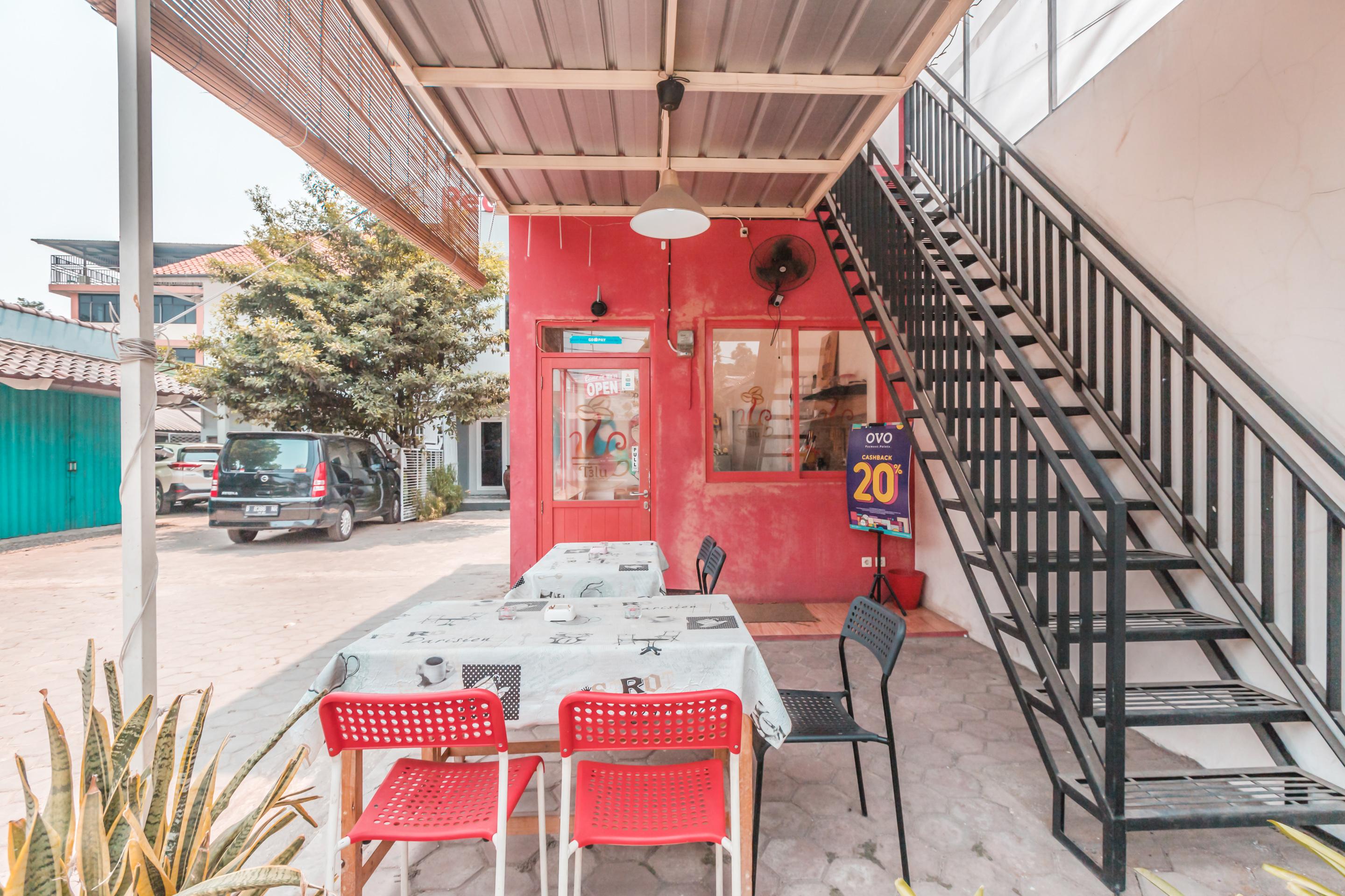 Oyo 1555 Unik Guesthouse Syariah Jakarta Exteriör bild