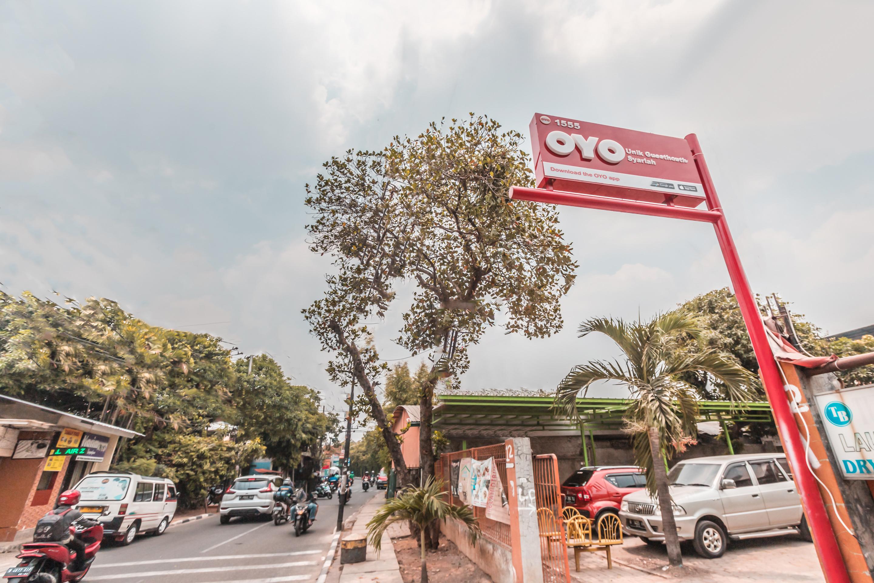 Oyo 1555 Unik Guesthouse Syariah Jakarta Exteriör bild