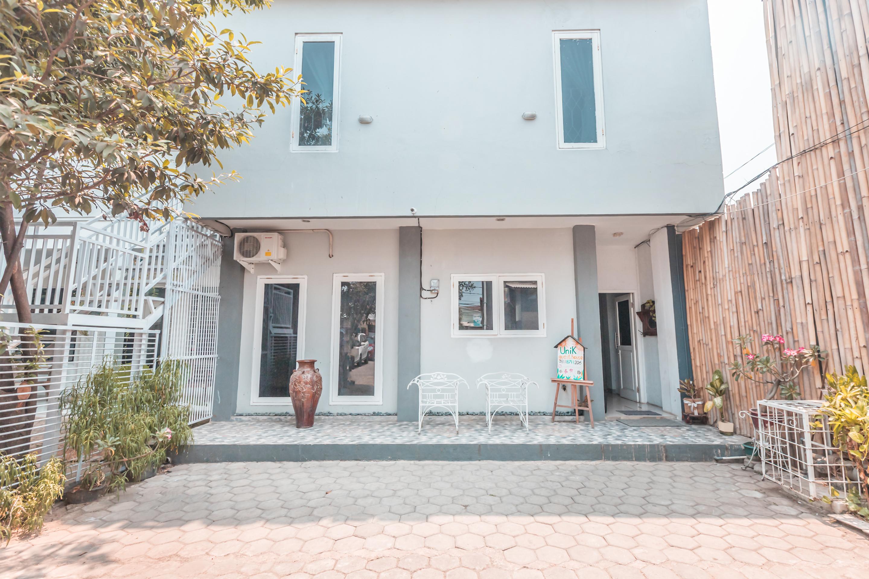 Oyo 1555 Unik Guesthouse Syariah Jakarta Exteriör bild