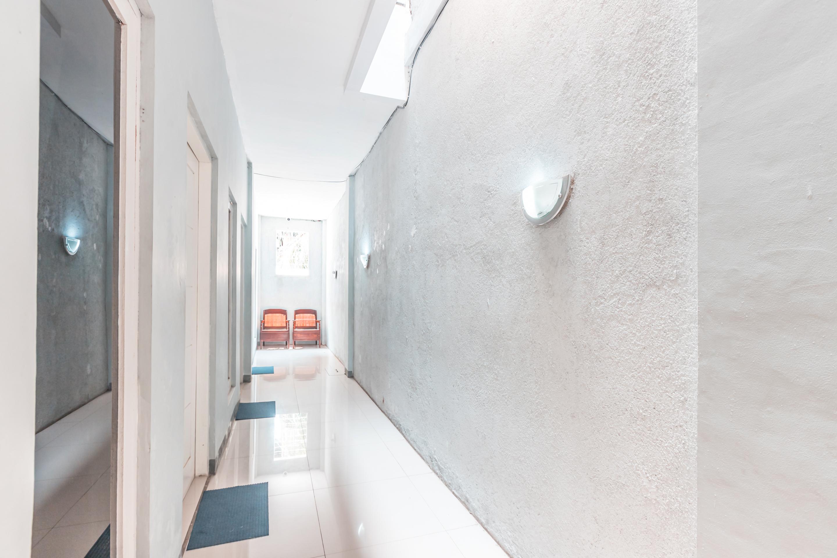 Oyo 1555 Unik Guesthouse Syariah Jakarta Exteriör bild