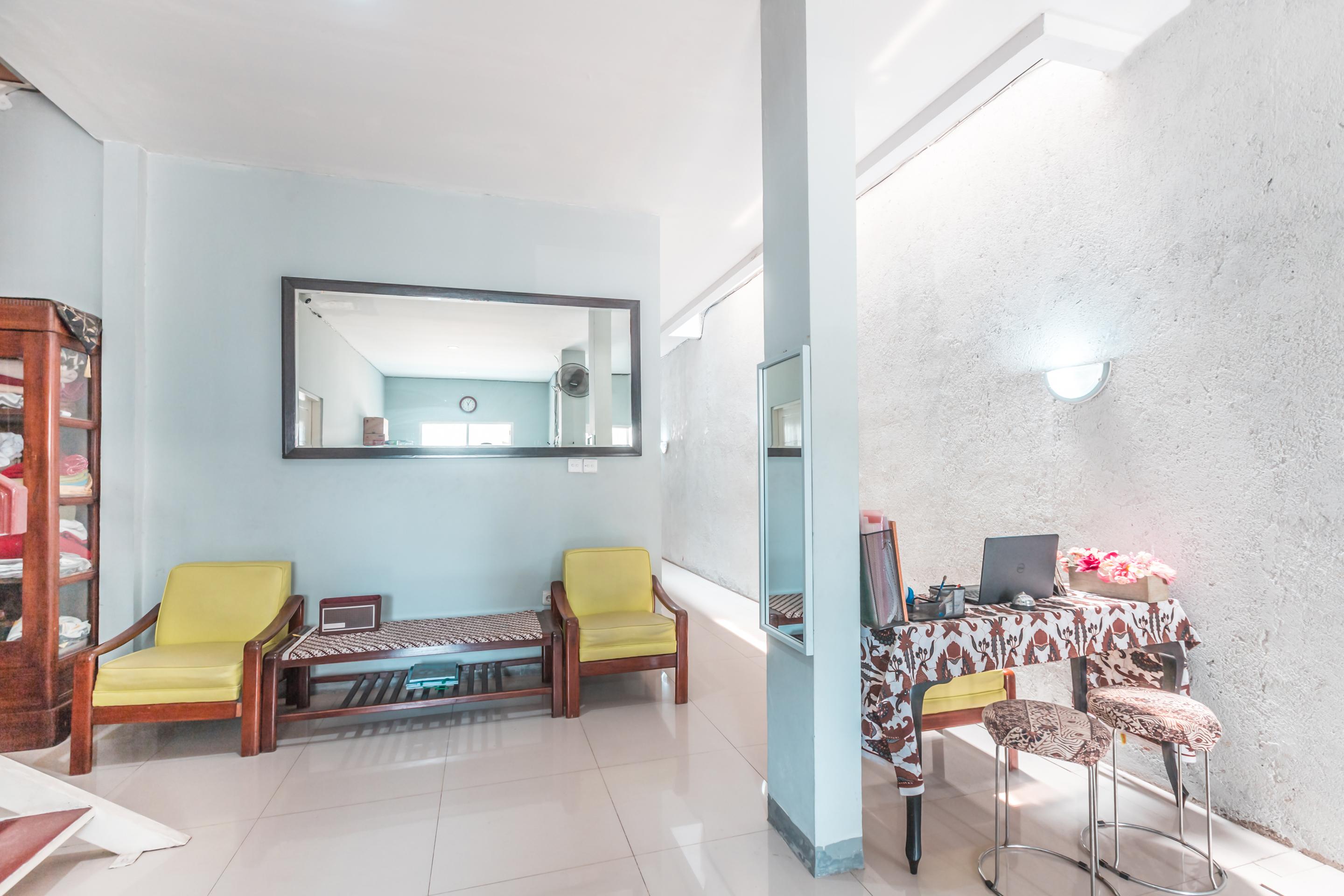 Oyo 1555 Unik Guesthouse Syariah Jakarta Exteriör bild