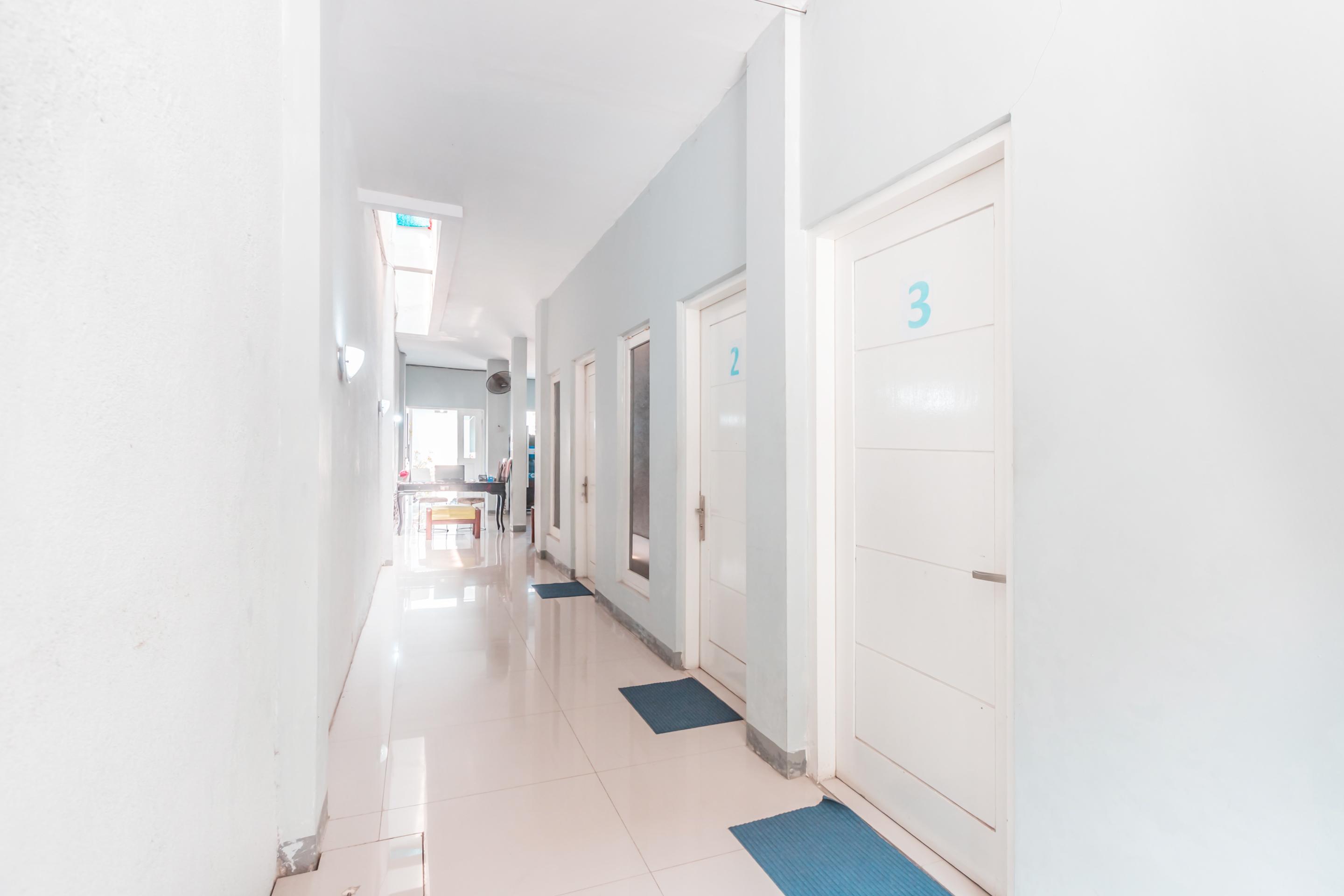 Oyo 1555 Unik Guesthouse Syariah Jakarta Exteriör bild
