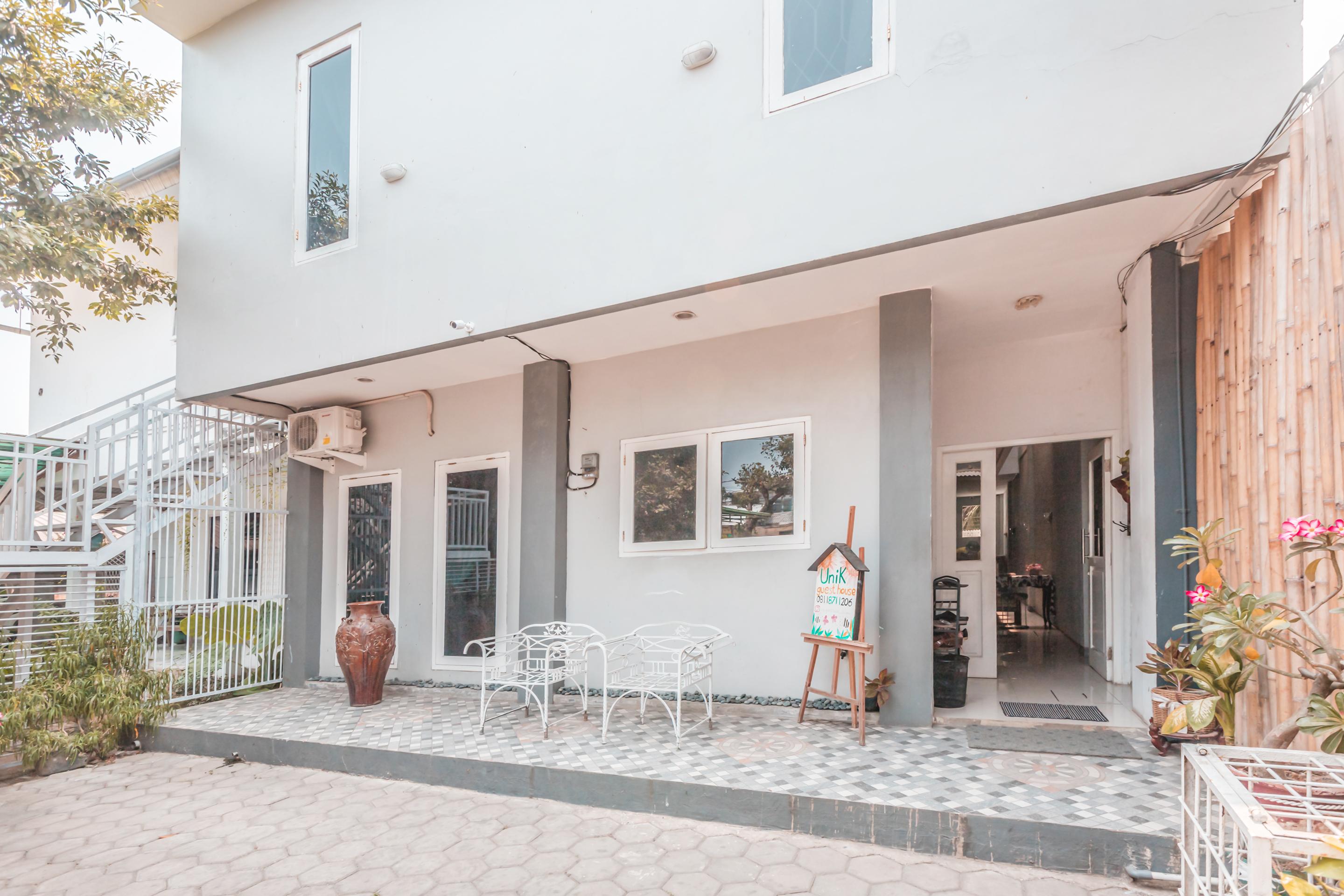 Oyo 1555 Unik Guesthouse Syariah Jakarta Exteriör bild