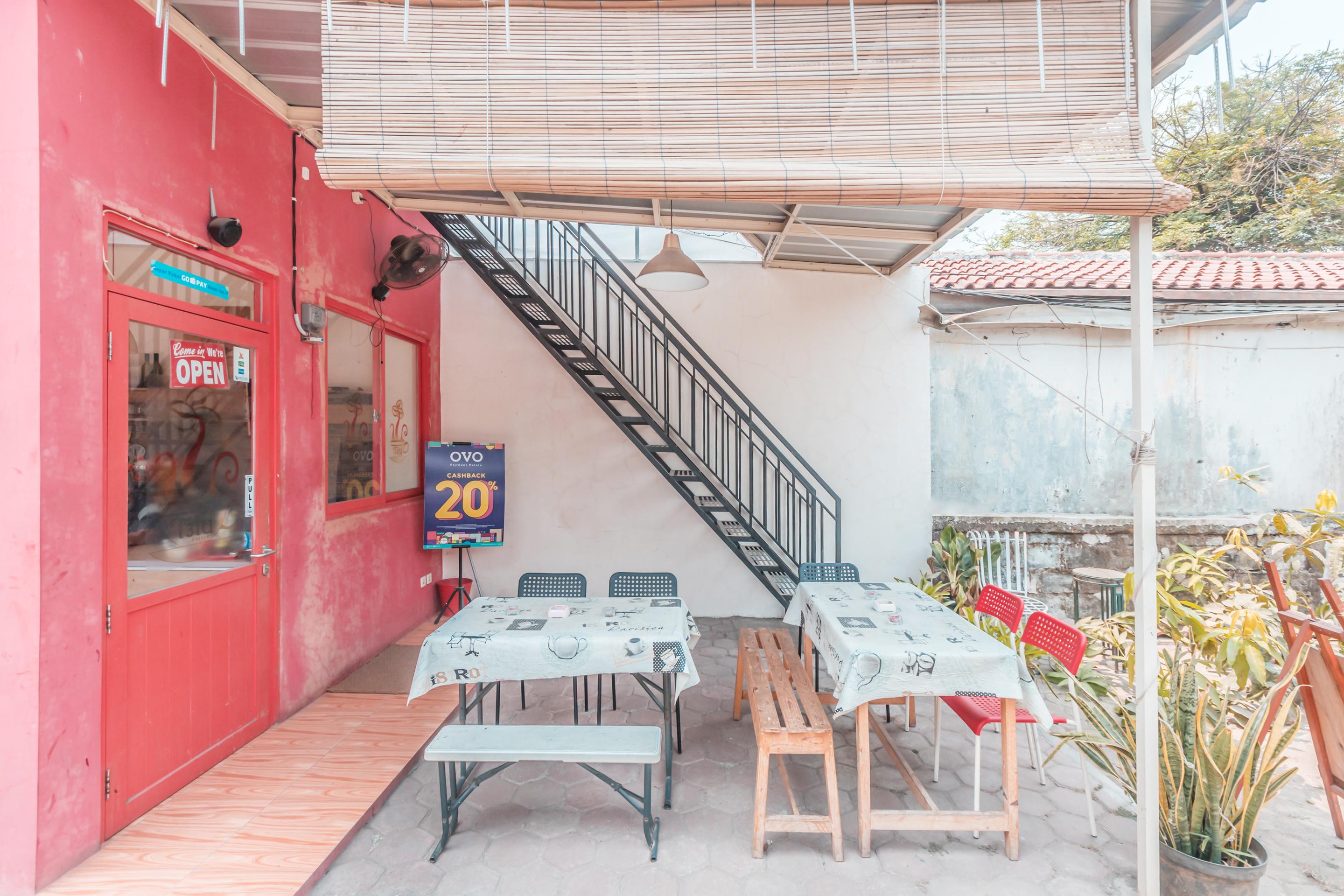 Oyo 1555 Unik Guesthouse Syariah Jakarta Exteriör bild